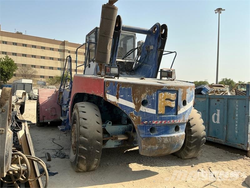 Fantuzzi CS45KM 45 ton Container Handler (Inoperable) شاحنات ذات رافعات شوكية تعمل بالكهرباء