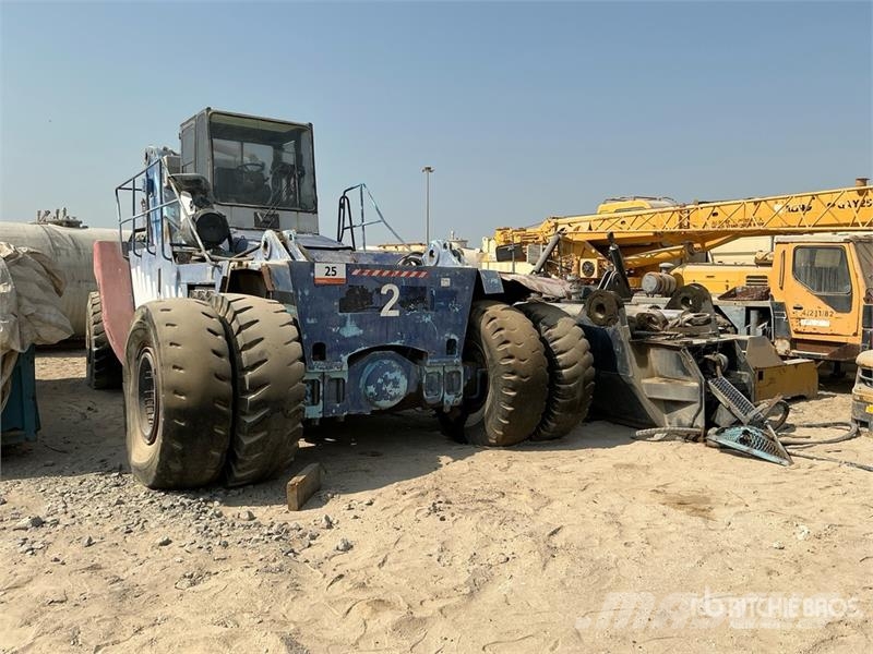 Fantuzzi CS45KM 45 ton Container Handler (Inoperable) شاحنات ذات رافعات شوكية تعمل بالكهرباء