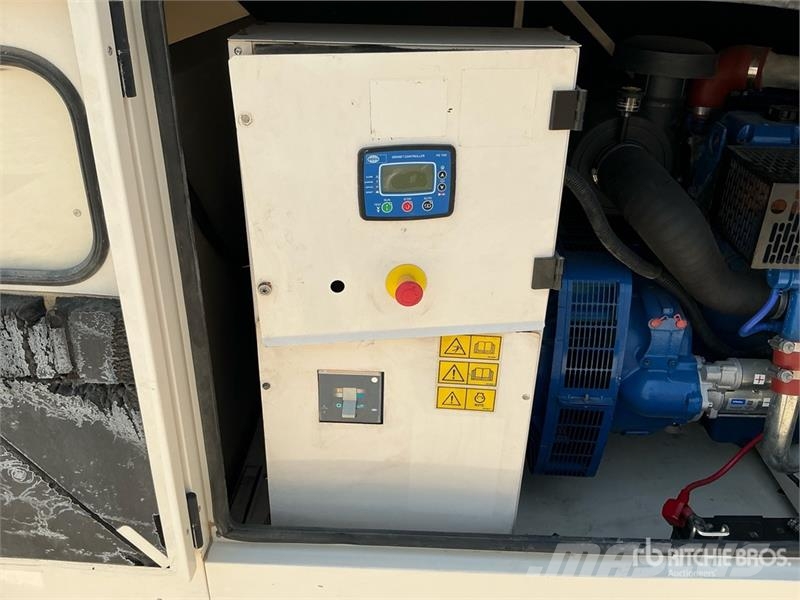FG Wilson p110-3 110 kVA Skid-Mounted Generator Set Dízel áramfejlesztők