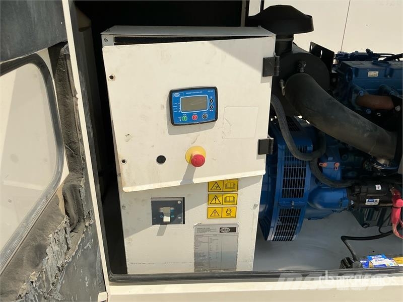FG Wilson P165-5 187.5 kVA Skid-Mounted Generator Set Dízel áramfejlesztők