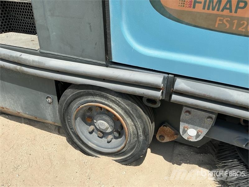 Fimap FS120D Ride-On Floor Sweeper معدات أخرى للحصاد