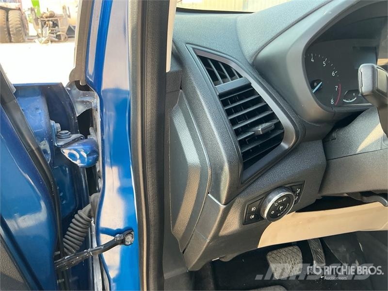 Ford ECO SPORT 2WD SUV (Inoperable) سيارات
