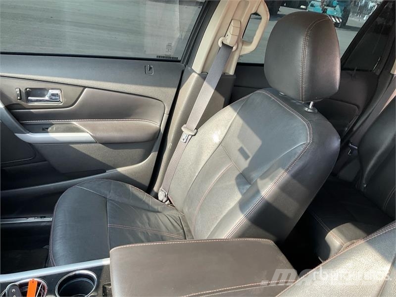 Ford EDGE AWD SUV Automobily
