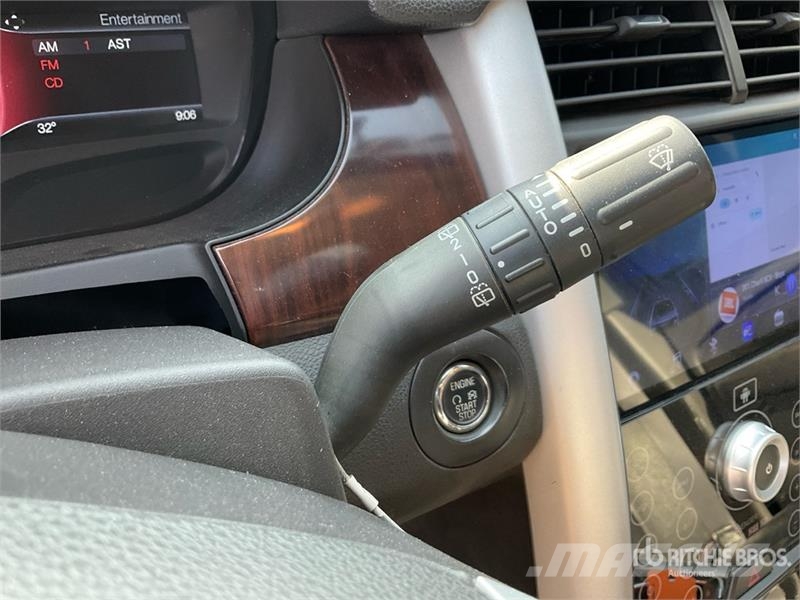 Ford EDGE AWD SUV Automobily