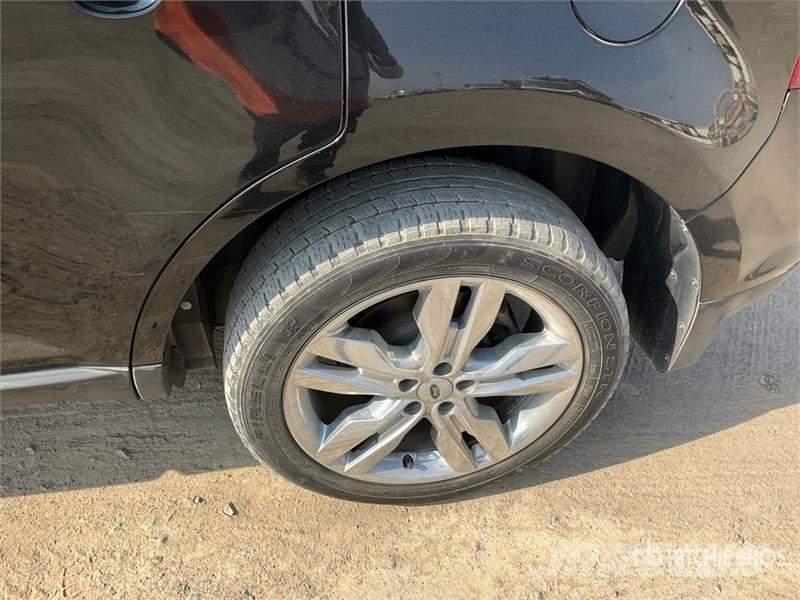 Ford EDGE AWD SUV Automobily