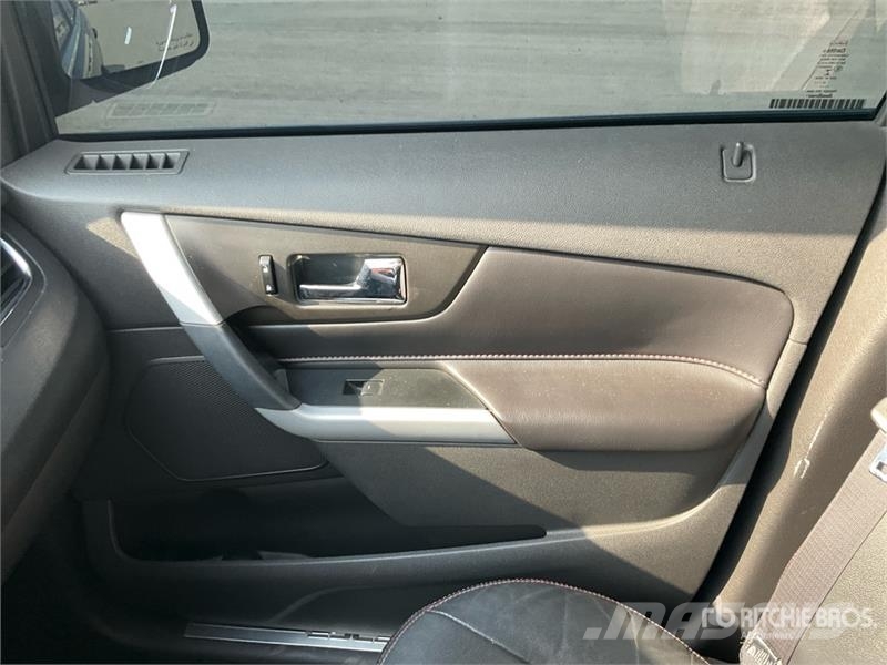 Ford EDGE AWD SUV Automobily