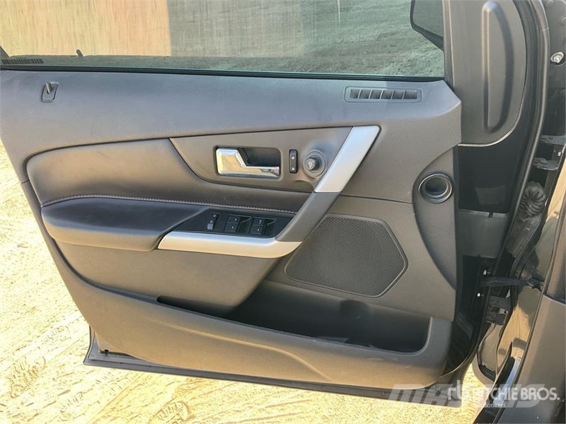 Ford EDGE AWD SUV Automobily