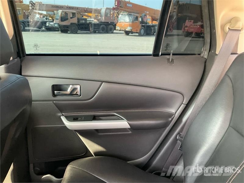 Ford EDGE AWD SUV Automobily
