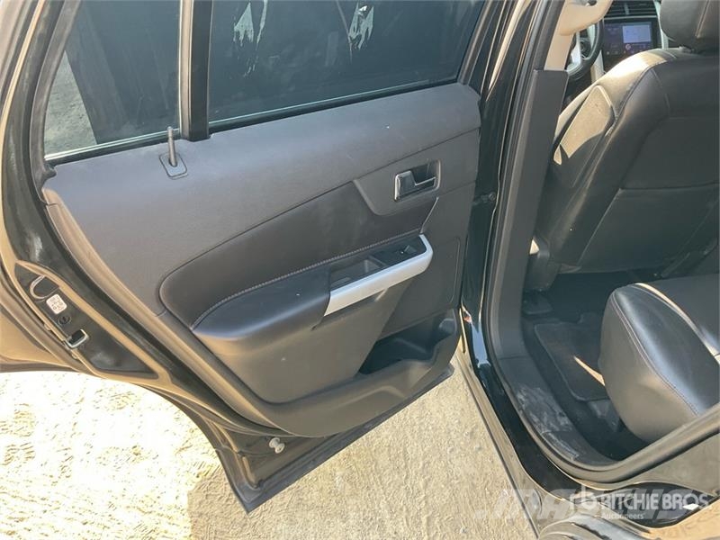 Ford EDGE AWD SUV Automobily