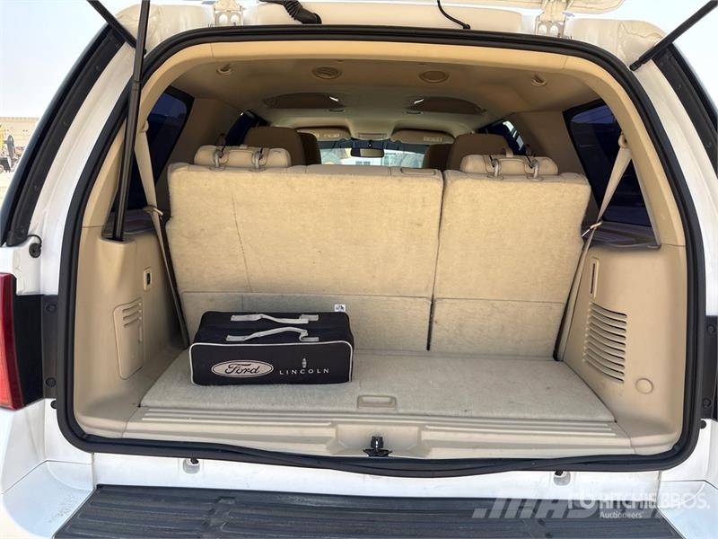 Ford Expedition 4x4 SUV 汽車