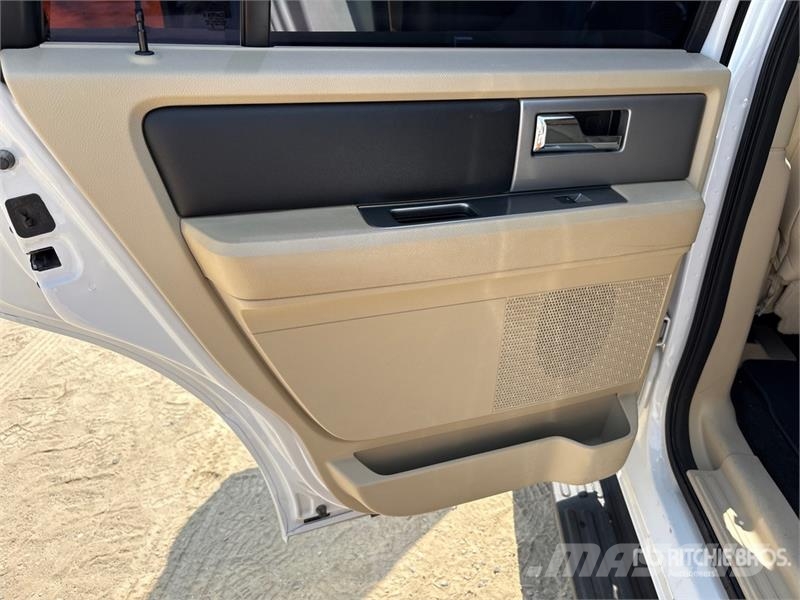Ford Expedition XLT 4x4 SUV سيارات