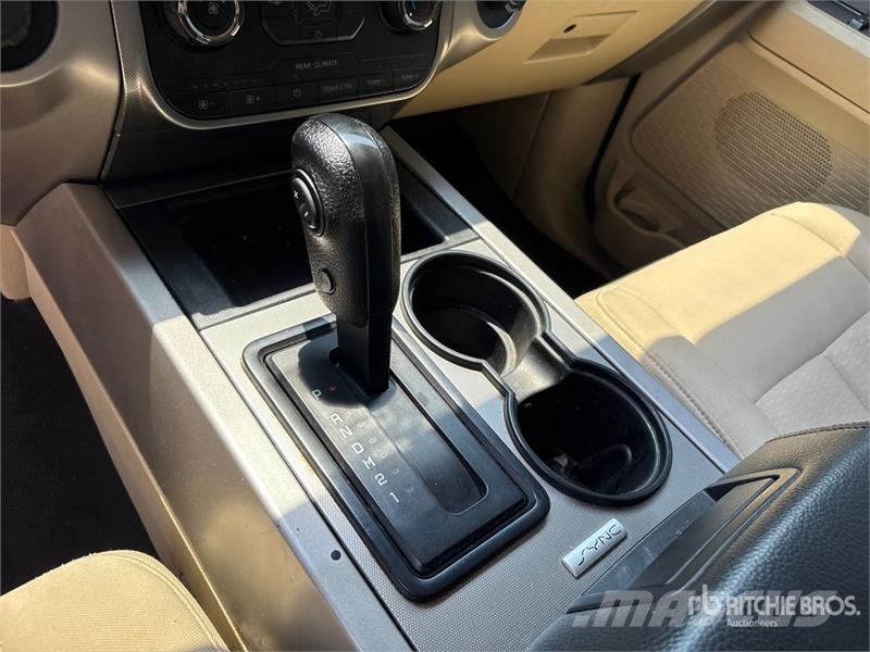 Ford Expedition XLT 4x4 SUV سيارات