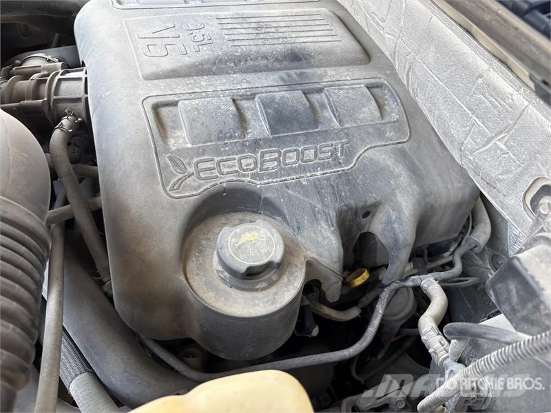 Ford Expedition XLT 4x4 SUV سيارات