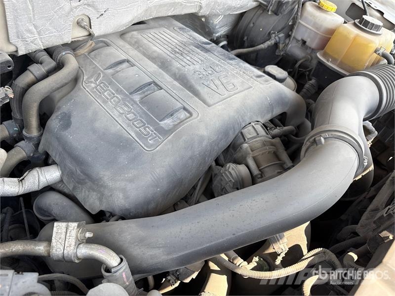Ford Expedition XLT 4x4 SUV سيارات