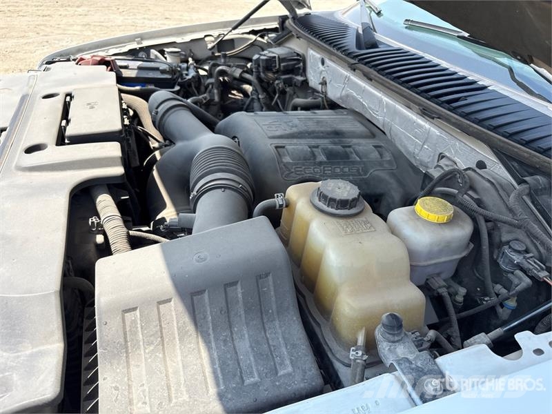 Ford Expedition XLT 4x4 SUV سيارات