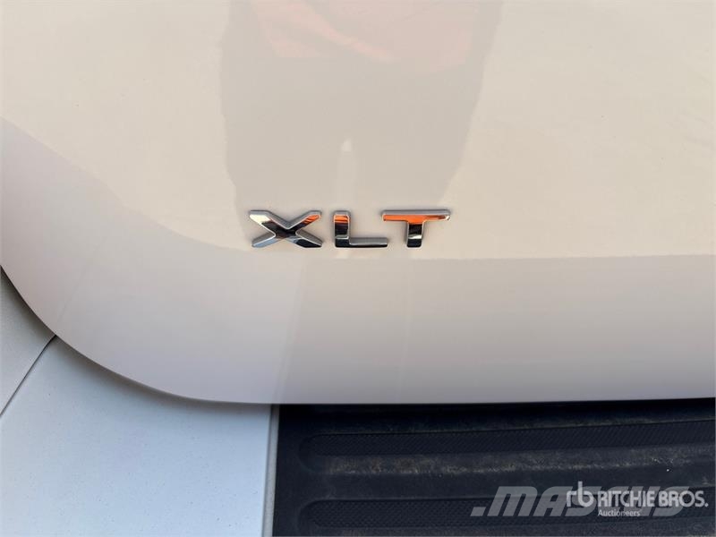 Ford Expedition XLT 4x4 SUV سيارات