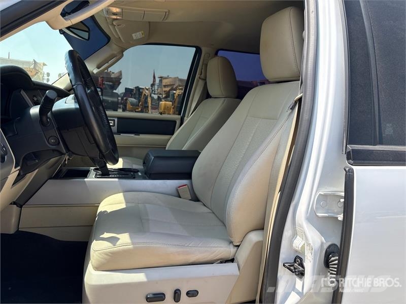 Ford Expedition XLT 4x4 SUV سيارات