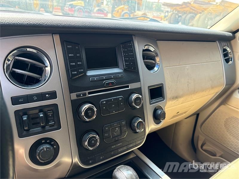 Ford Expedition XLT 4x4 SUV سيارات