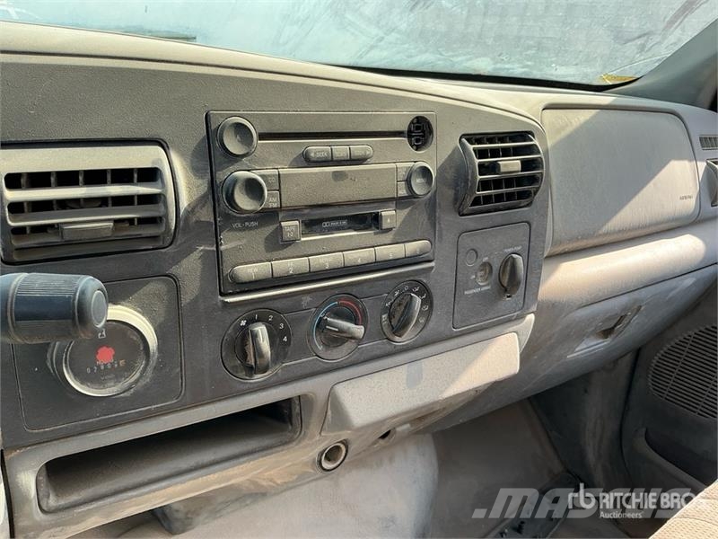 Ford F-450 4x4 Pickup (Inoperable) Egyéb