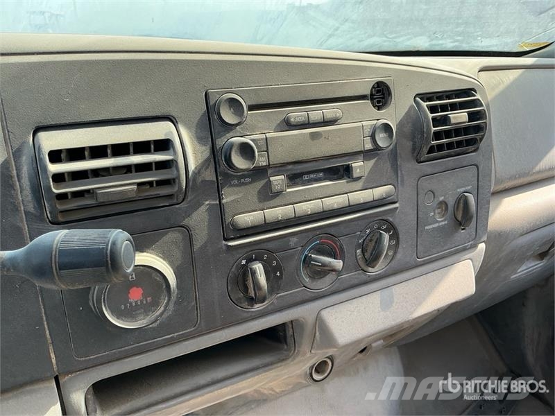 Ford F-450 4x4 Pickup (Inoperable) Egyéb