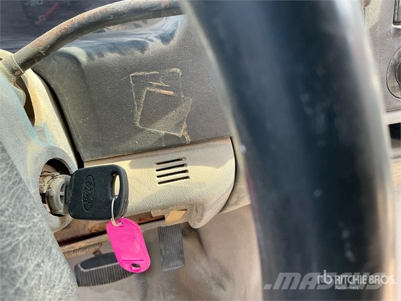 Ford F-450 4x4 Pickup (Inoperable) Egyéb