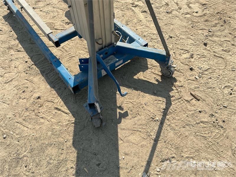 Genie SLA-15 Vertical Mast Lift Vertikálne stĺpové výťahy