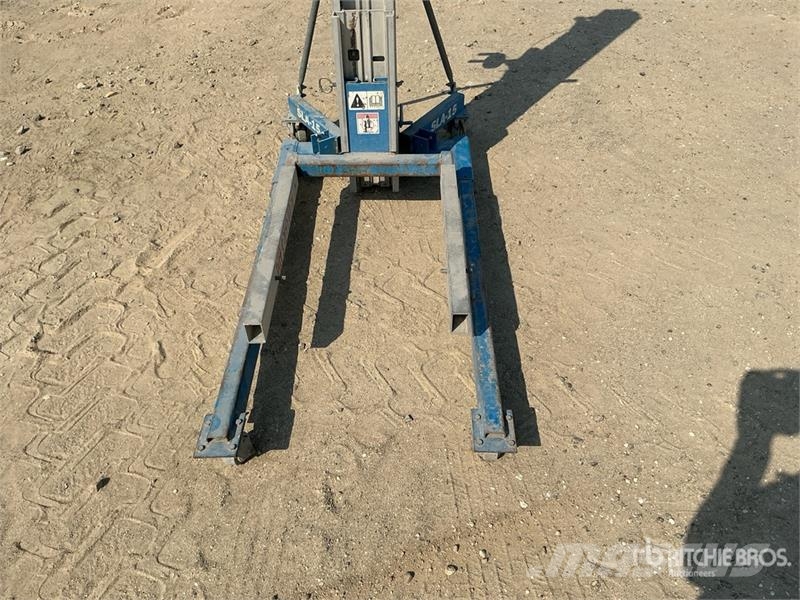 Genie SLA-15 Vertical Mast Lift Vertikálne stĺpové výťahy