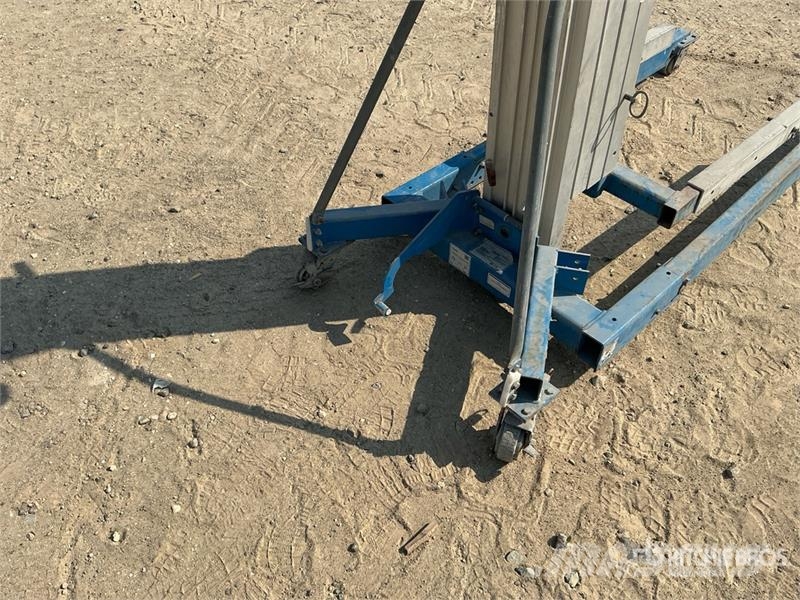 Genie SLA-15 Vertical Mast Lift Vertikálne stĺpové výťahy