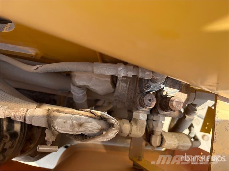 Grove RT765E-2 رافعات الطرق الوعرة