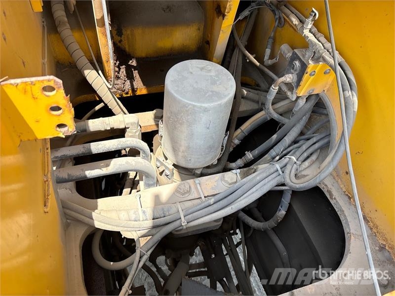 Grove RT765E-2 رافعات الطرق الوعرة