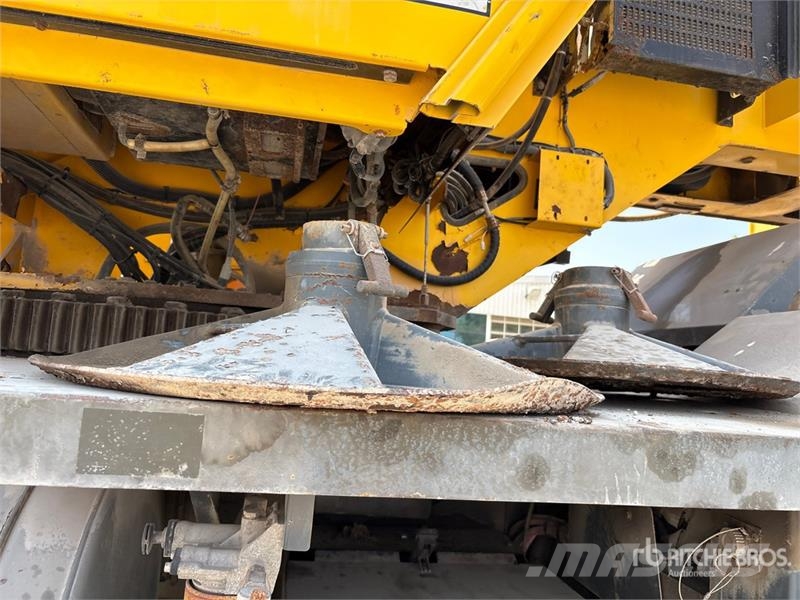 Grove RT765E-2 رافعات الطرق الوعرة