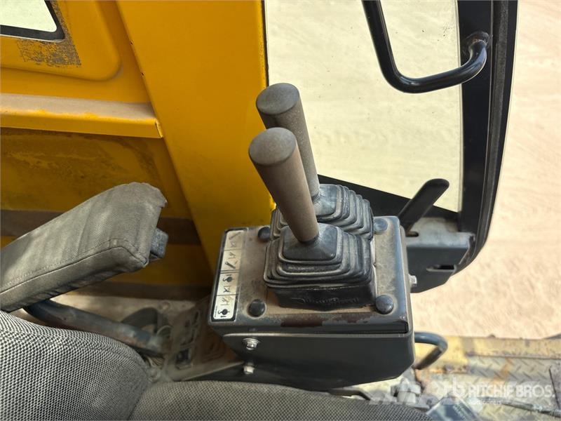 Grove RT765E-2 رافعات الطرق الوعرة