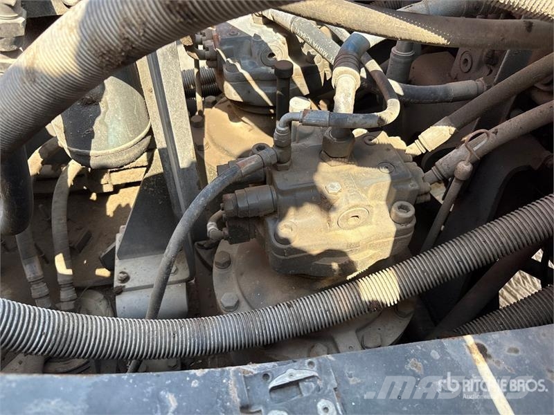 Hitachi ZX870LCH-3 Tracked Excavator Crawler excavators