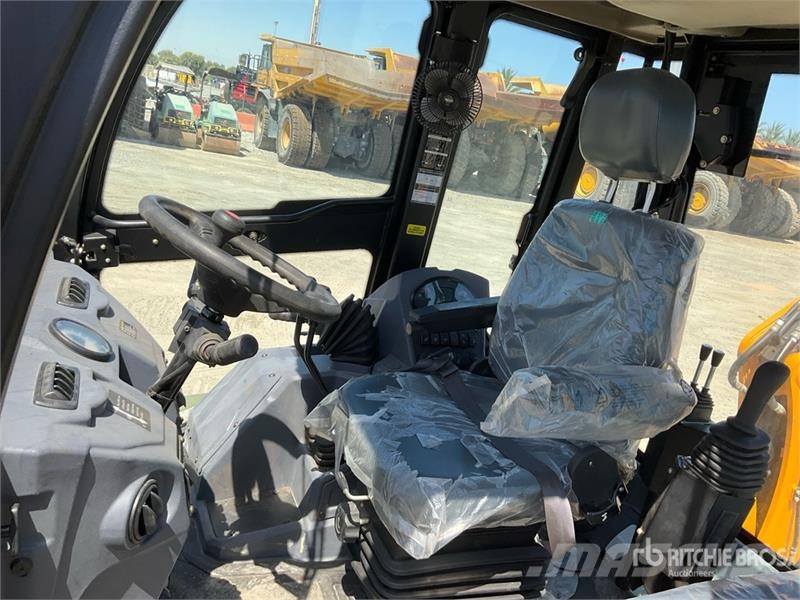 Hytec FM-100 4x4 Backhoe Loader (Unused) Екскаватори-навантажувачі