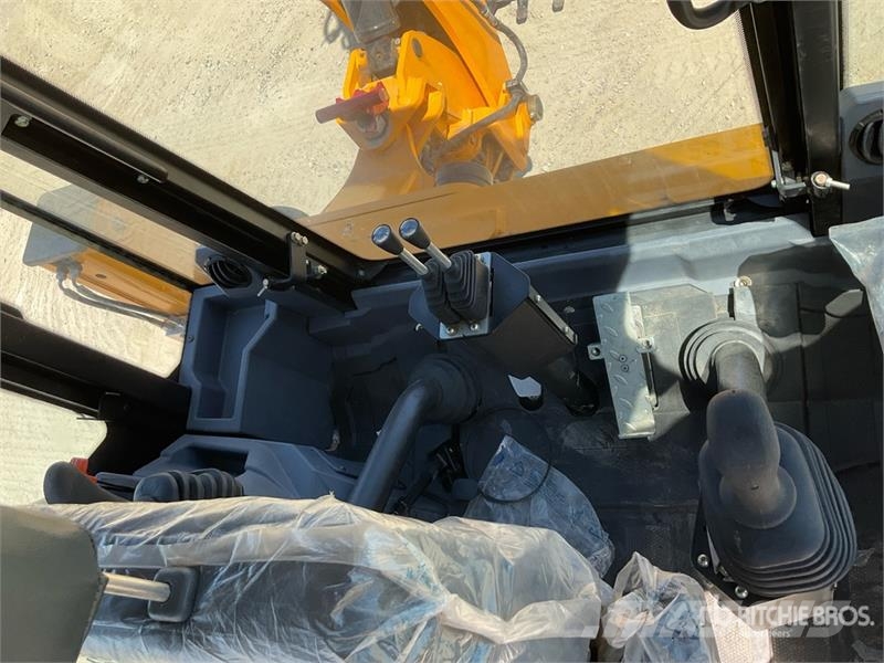 Hytec FM-100 4x4 Backhoe Loader (Unused) Екскаватори-навантажувачі