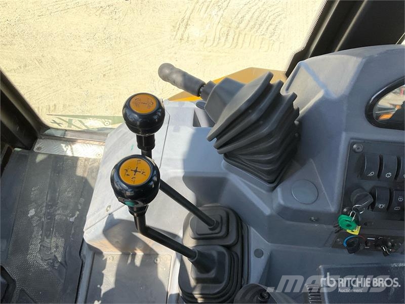 Hytec FM-100 4x4 Backhoe Loader (Unused) Екскаватори-навантажувачі