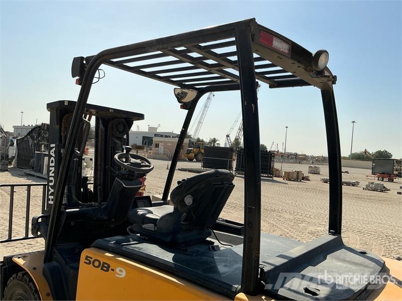 Hyundai 50B-9 5 ton Electric Forklift (Inoperable) شاحنات ذات رافعات شوكية تعمل بالكهرباء