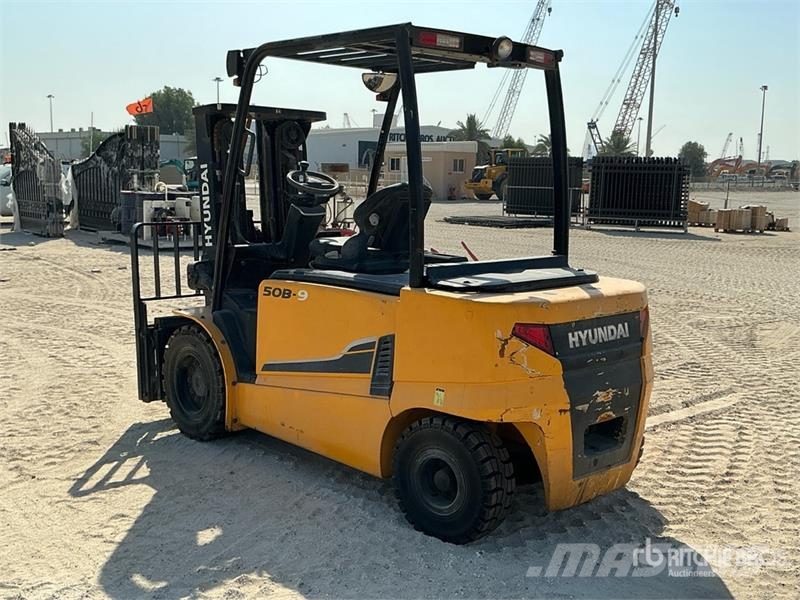Hyundai 50B-9 5 ton Electric Forklift (Inoperable) شاحنات ذات رافعات شوكية تعمل بالكهرباء