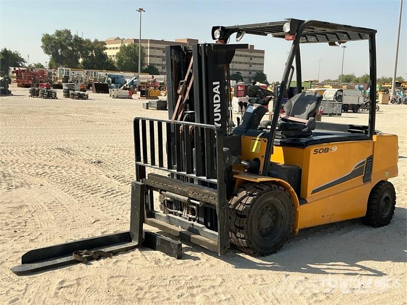 Hyundai 50B-9 5 ton Electric Forklift (Inoperable) شاحنات ذات رافعات شوكية تعمل بالكهرباء