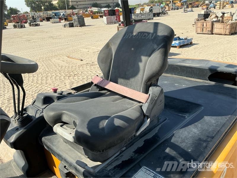 Hyundai 50B-9 5 ton Electric Forklift (Inoperable) شاحنات ذات رافعات شوكية تعمل بالكهرباء