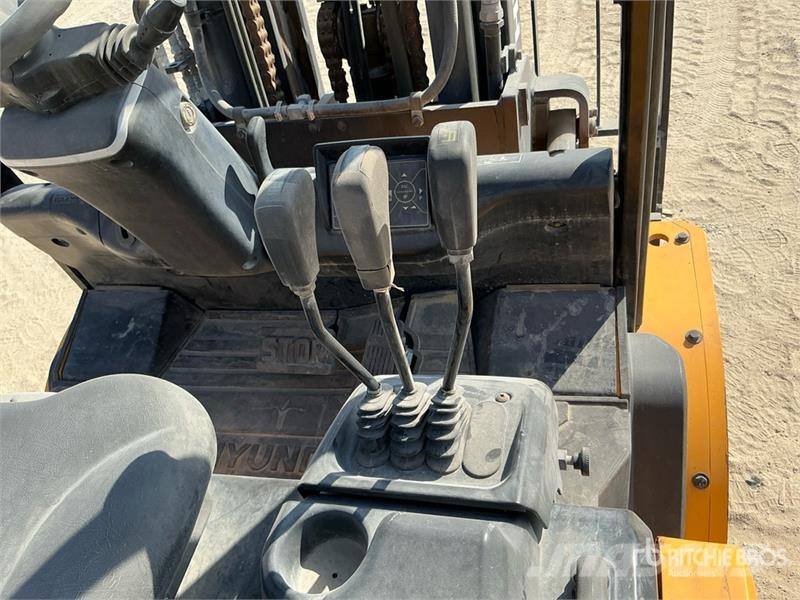 Hyundai 50B-9 5 ton Electric Forklift (Inoperable) شاحنات ذات رافعات شوكية تعمل بالكهرباء