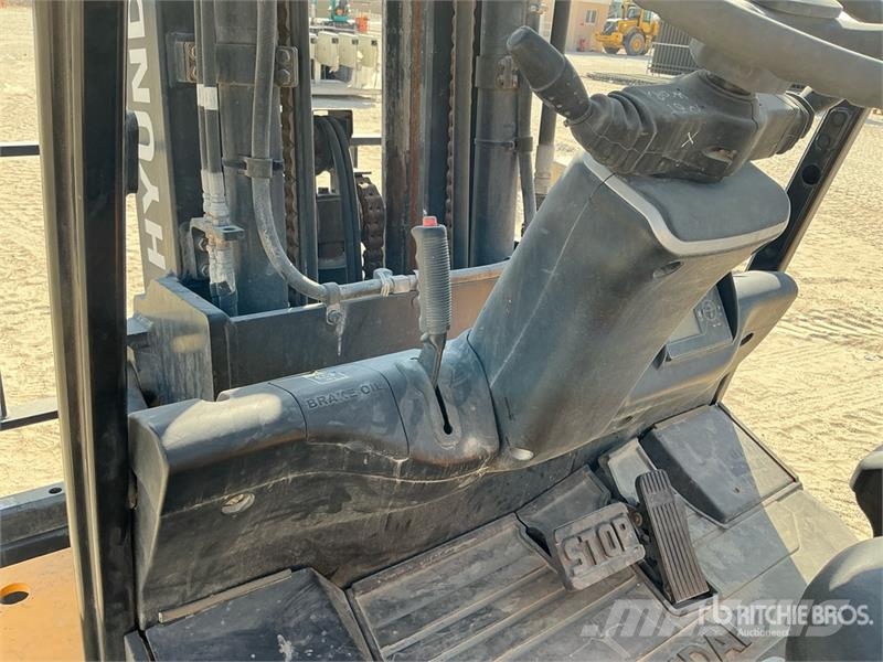 Hyundai 50B-9 5 ton Electric Forklift (Inoperable) شاحنات ذات رافعات شوكية تعمل بالكهرباء