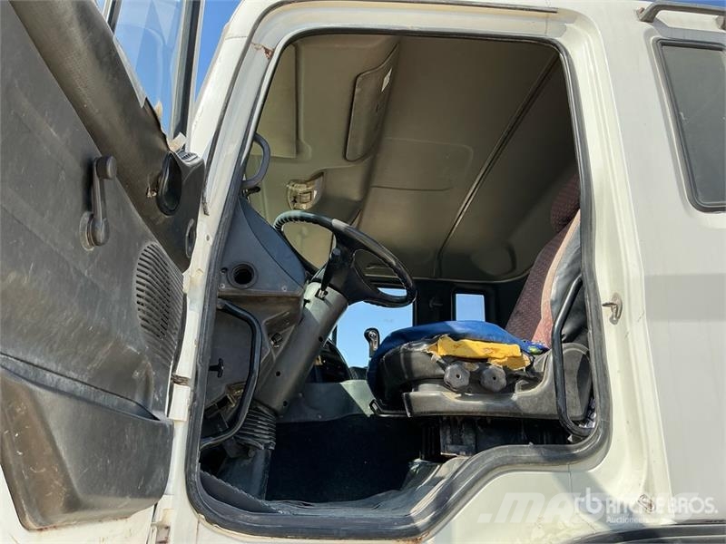 Hyundai HD370 16000 L 6x4 Sleeper Water Truck صهاريج مياه
