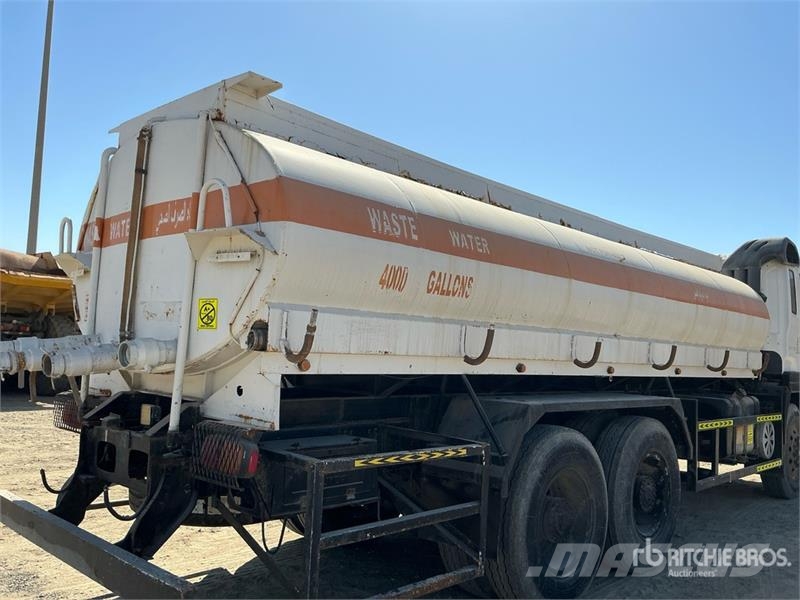 Hyundai HD370 16000 L 6x4 Sleeper Water Truck صهاريج مياه