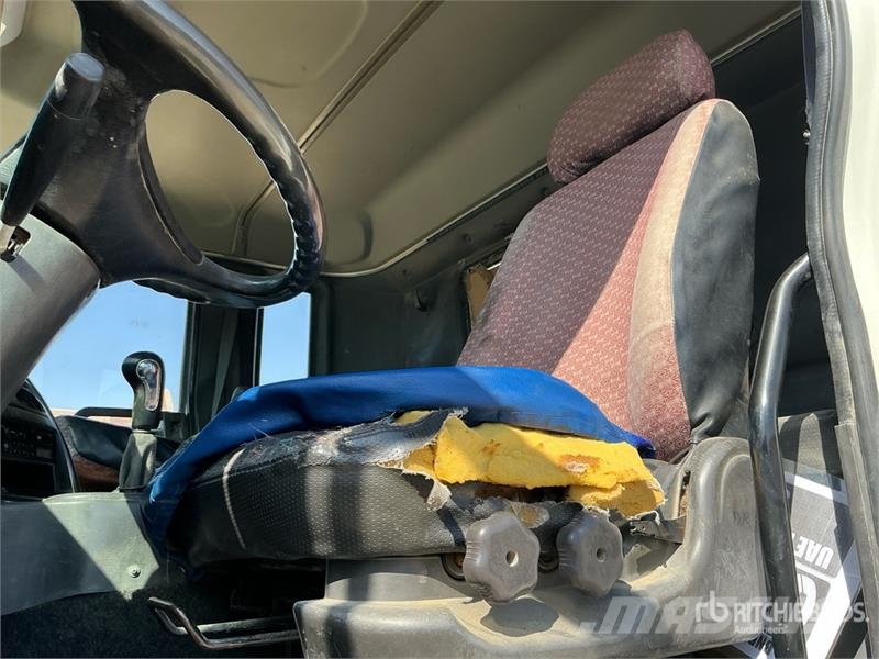 Hyundai HD370 16000 L 6x4 Sleeper Water Truck صهاريج مياه