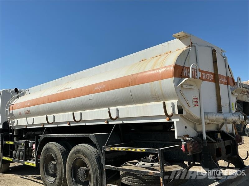 Hyundai HD370 16000 L 6x4 Sleeper Water Truck صهاريج مياه