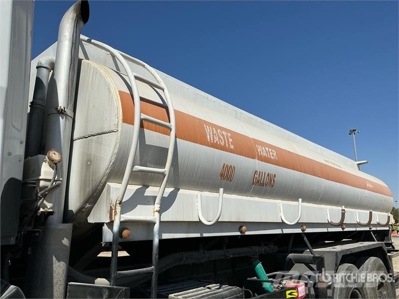 Hyundai HD370 16000 L 6x4 Sleeper Water Truck صهاريج مياه