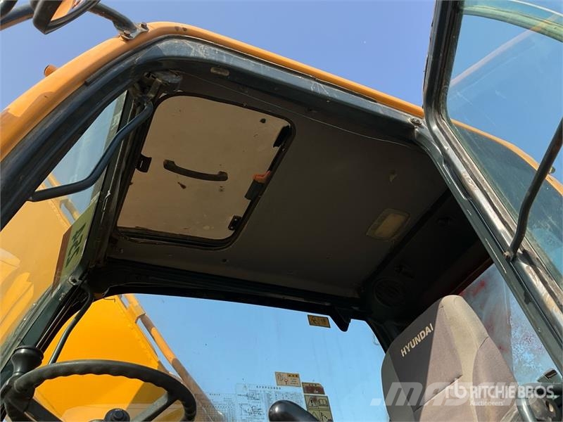 Hyundai R210W-9S Wheel Excavator Bageri na kotačima