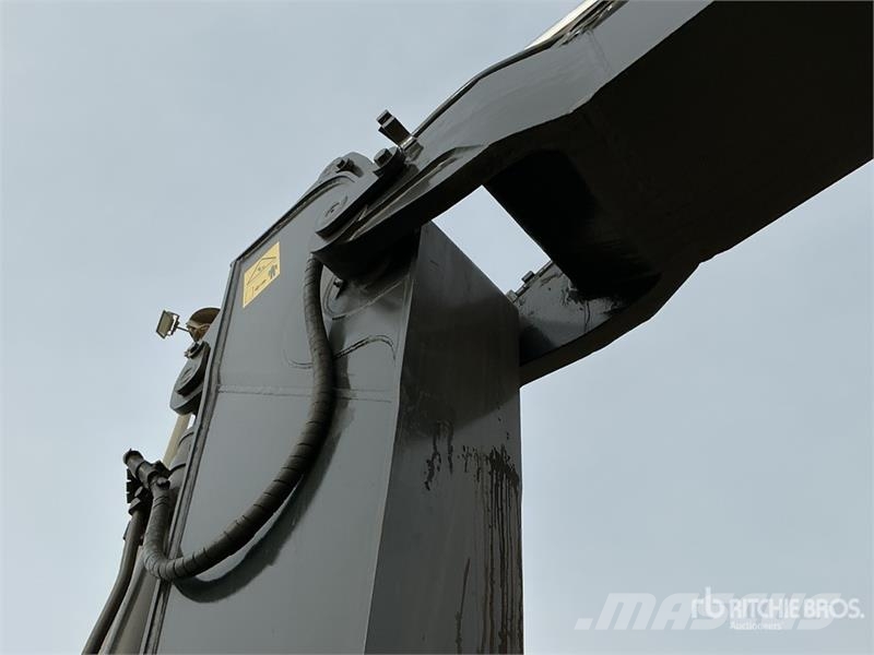 Hyundai R215 Tracked Excavator Гусеничні екскаватори