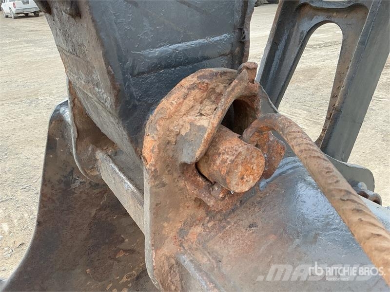 Hyundai R215 Tracked Excavator Гусеничні екскаватори